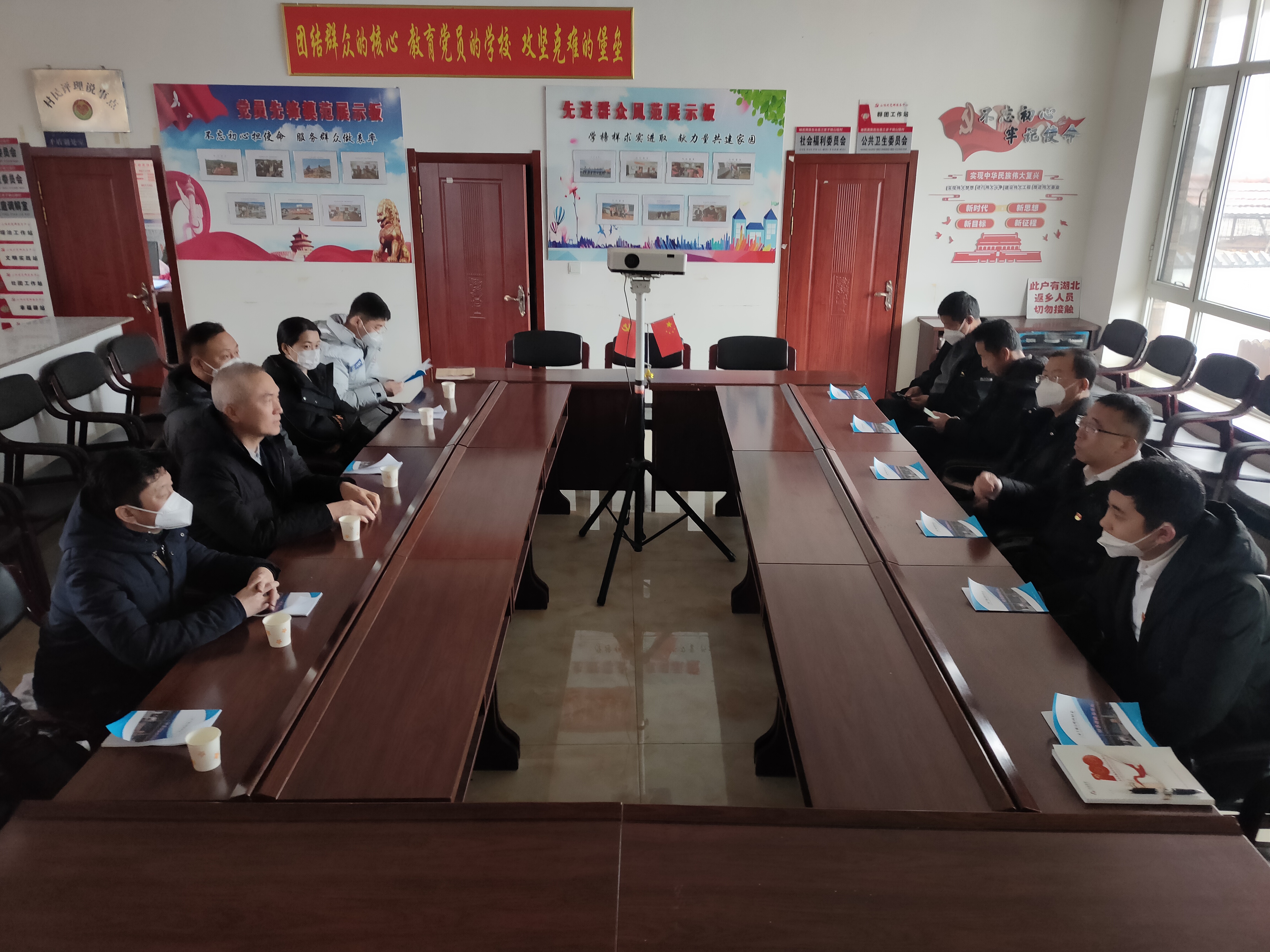 踐行國企責任，迎新春送溫暖——鞍勤集團、溫泉集團、公服集團前往駐村工作隊 走訪慰問